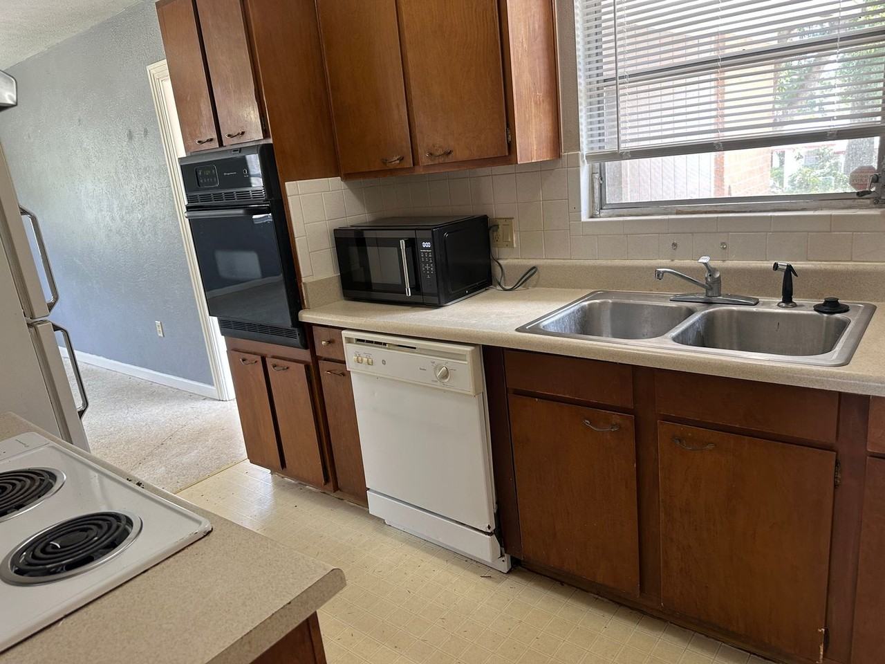 200 S Moss St - Photo 3 of 16