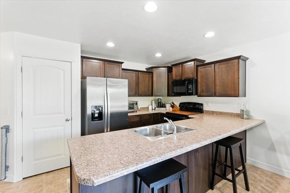 1187 W Seraphim Ct - Photo 4 of 20