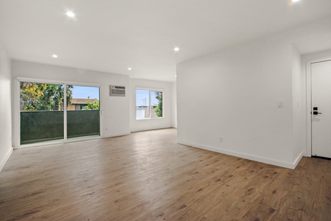 10795 Woodbine - Photo 2 of 13