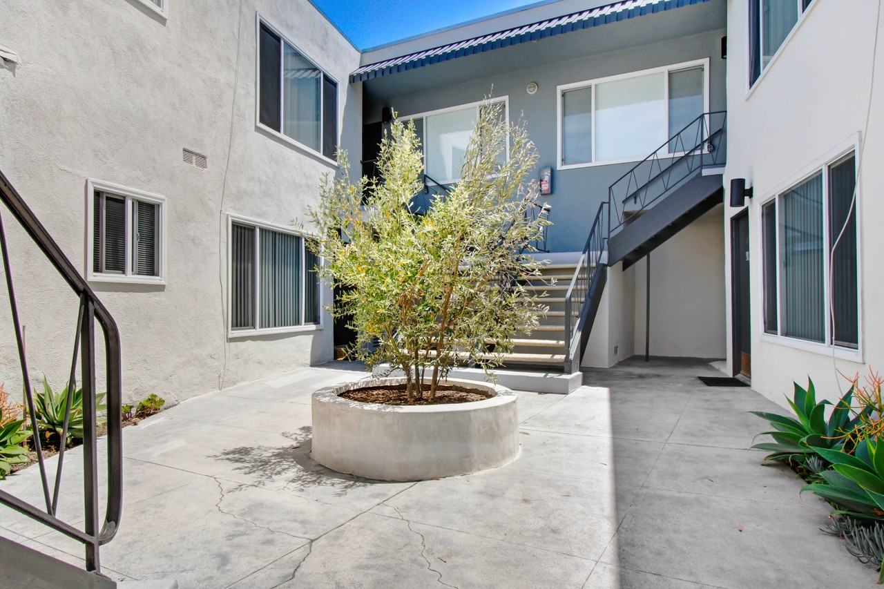 950 Venice Blvd. - Photo 2 of 23