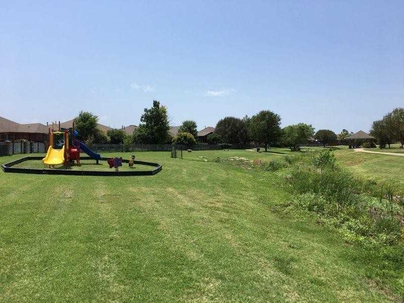 17609 Gold Dr #1 - Photo 4 of 5