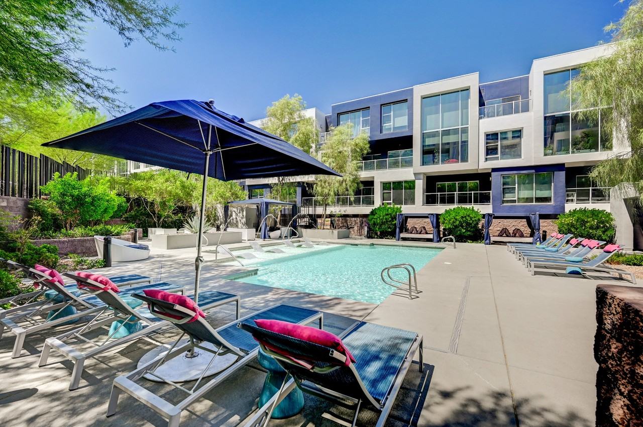 Vantage - Photo 3 of 50