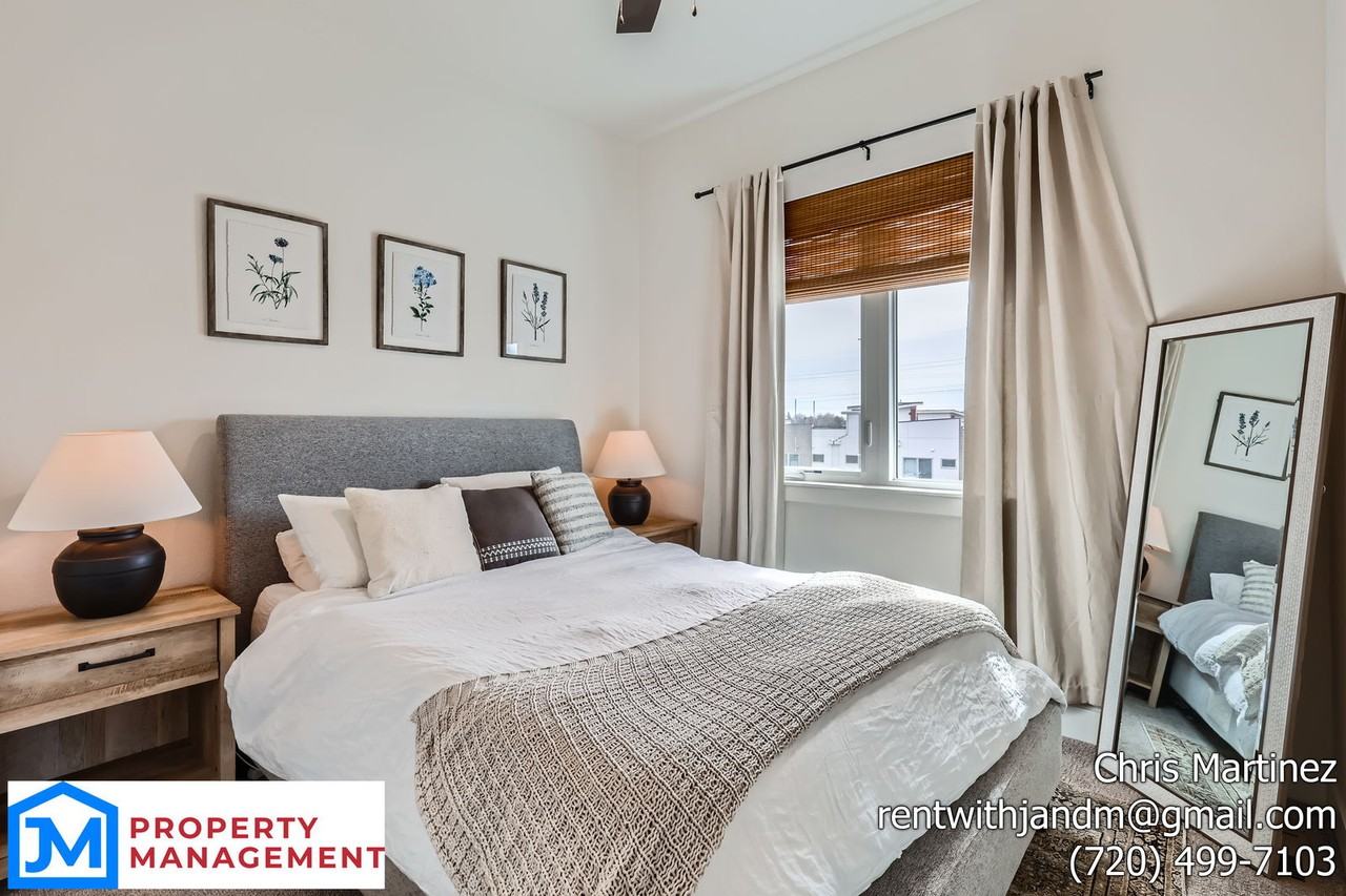 1230 Perry St #1 - Photo 3 of 22