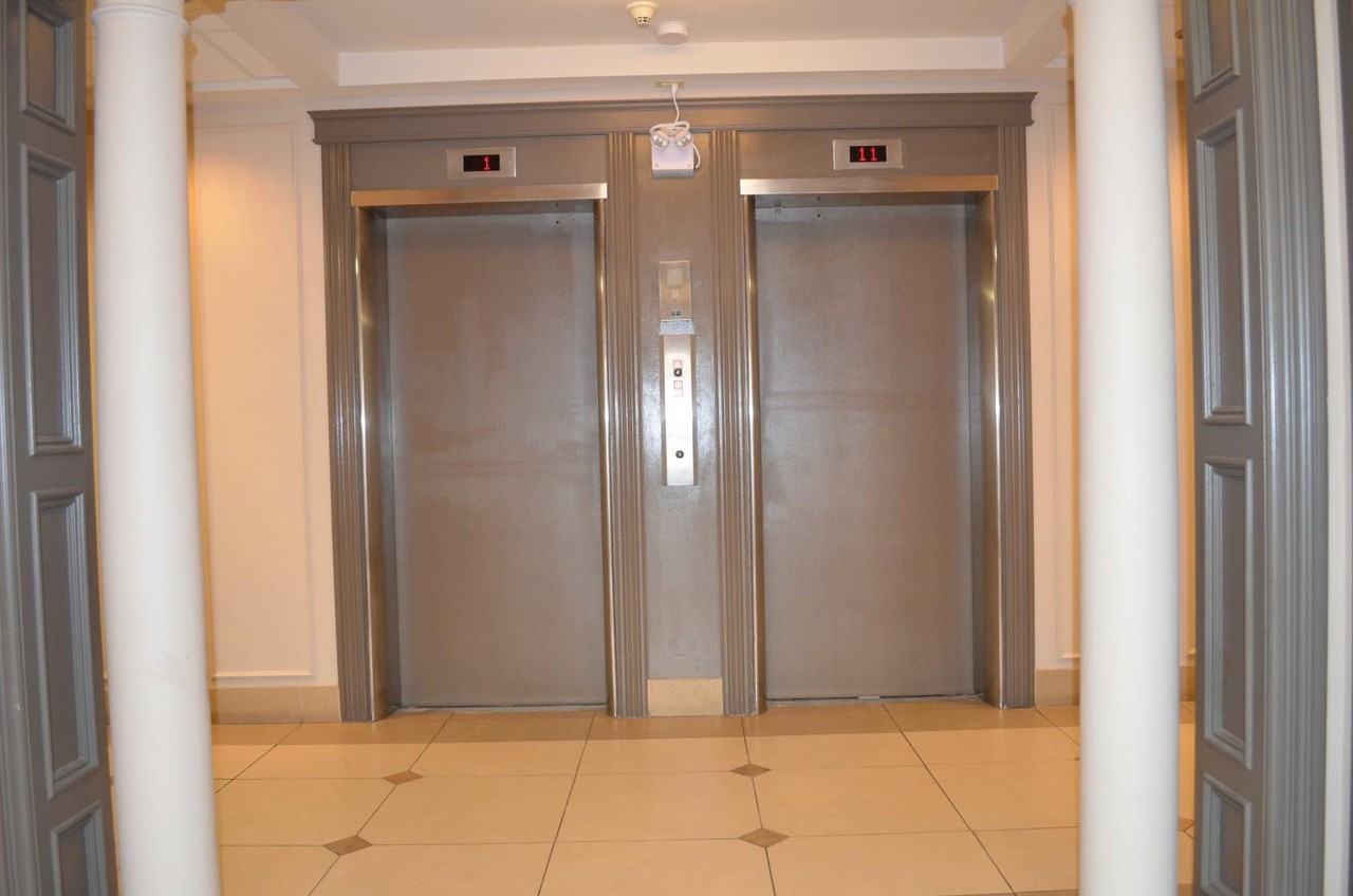 Windsor Tower Apartments - Photo 3 of 25