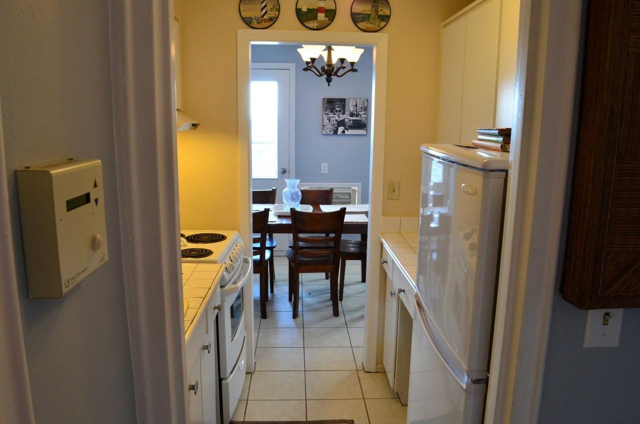 Windsor Tower Apartments - Photo 4 of 25