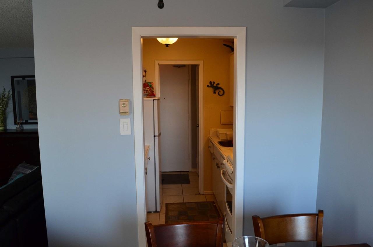 Windsor Tower Apartments - Photo 5 of 25