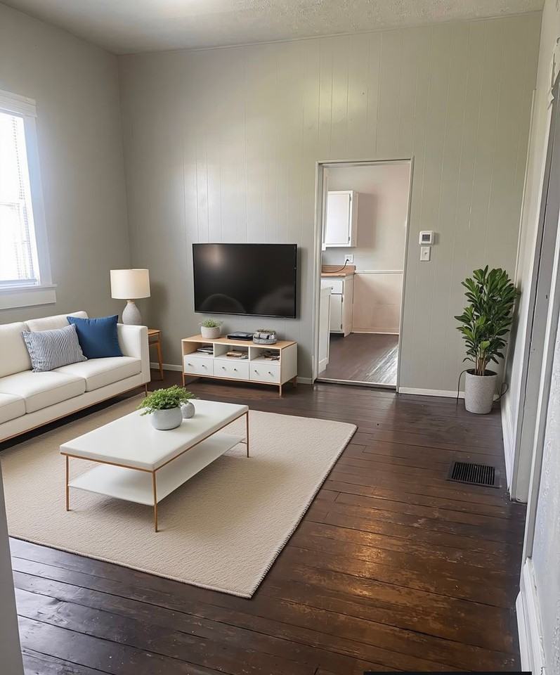 811 N King St - Photo 2 of 12