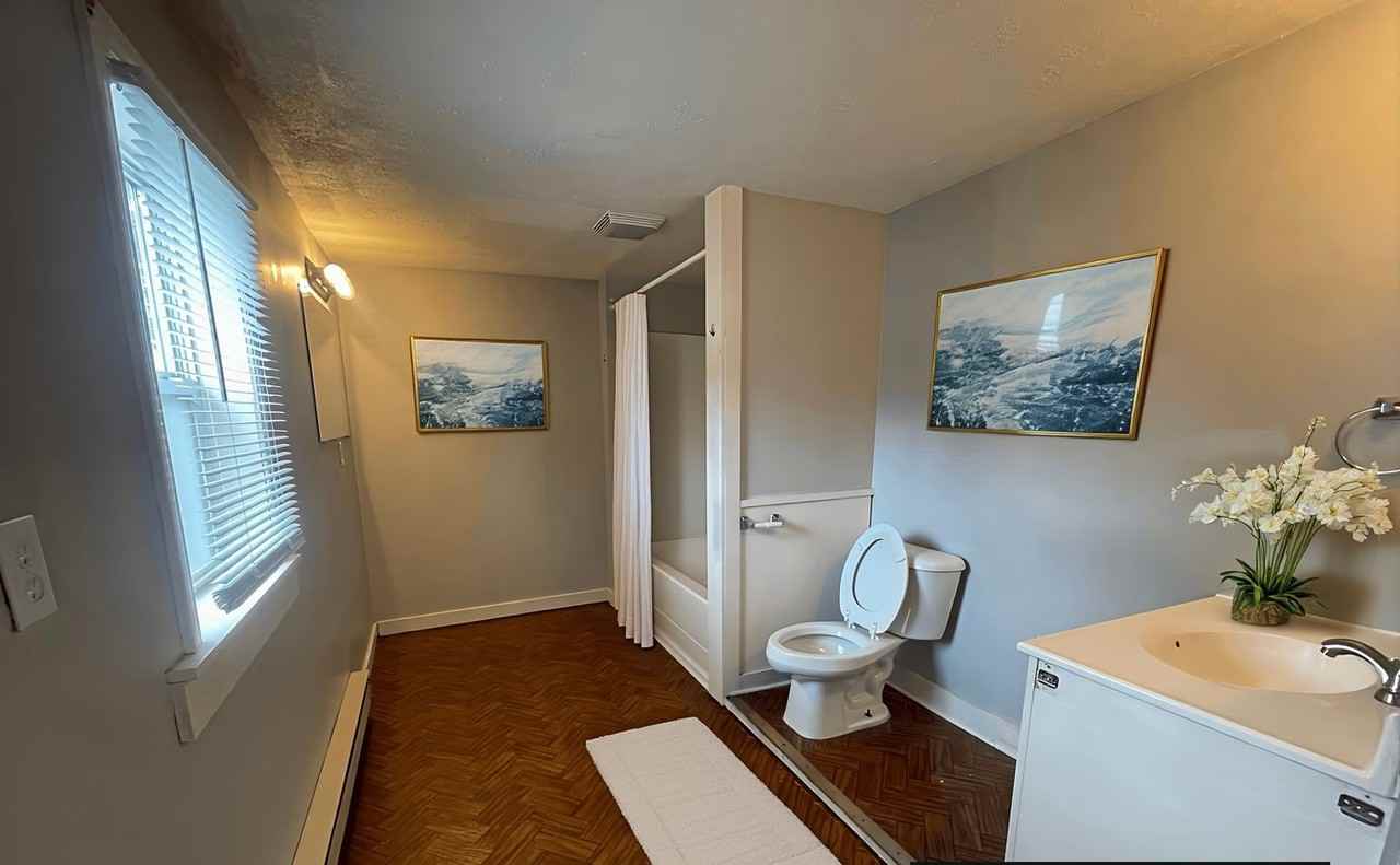 811 N King St - Photo 3 of 12