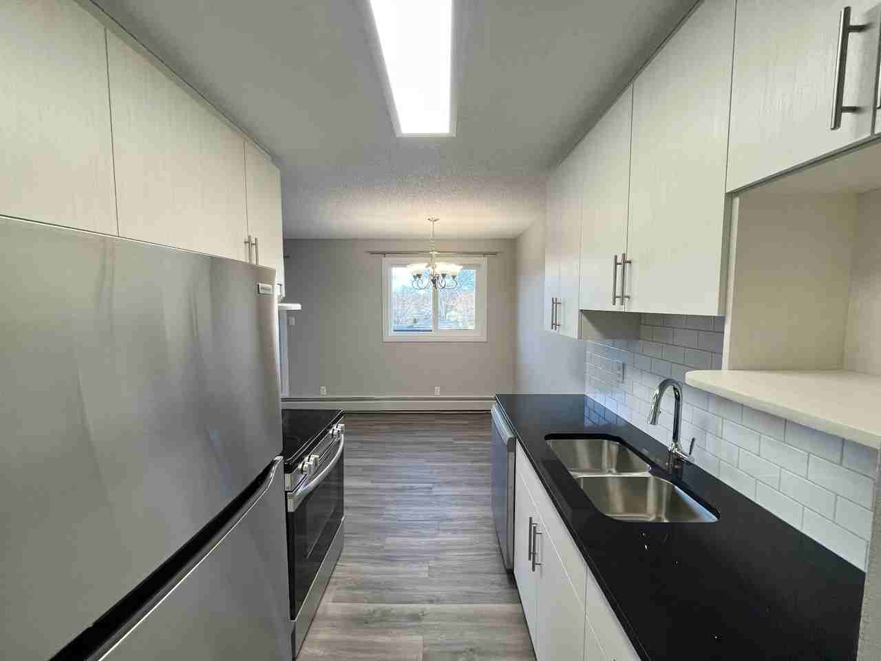 Sunset Crest Apartments - Photo 4 of 23