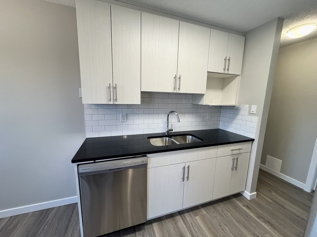 Sunset Crest Apartments - Photo 6 of 23