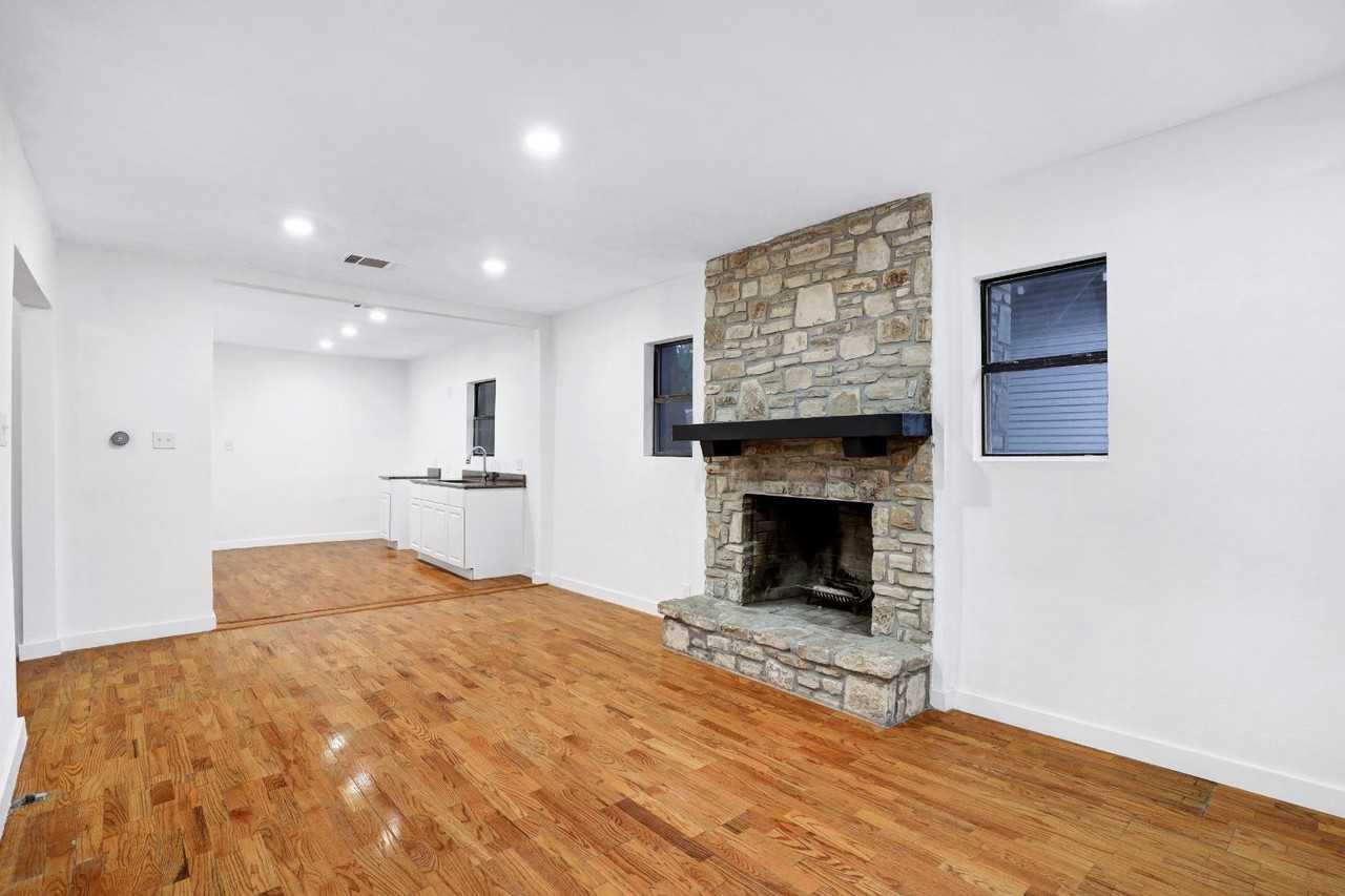 1920 Leal St - Photo 3 of 10