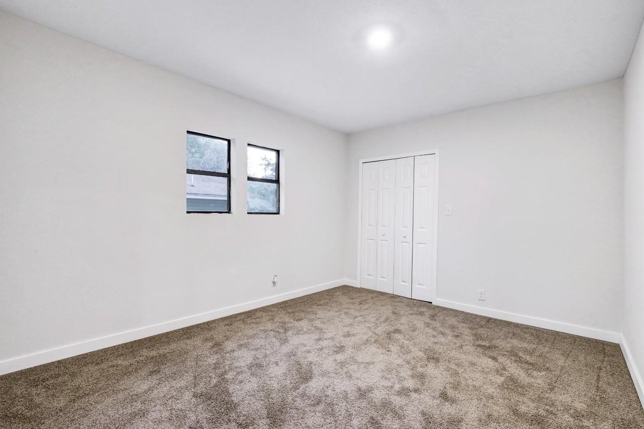 1920 Leal St - Photo 7 of 10