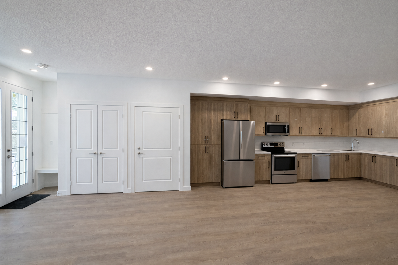 227 Tuxedo 8 - Photo 3 of 13