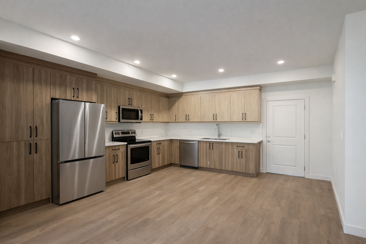 227 Tuxedo 8 - Photo 5 of 13