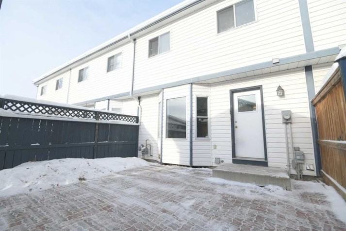 3 Bedroom Townhouse with Detached Single Car Garage!! - Photo 2 of 17