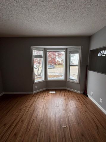 3 Bedroom Townhouse with Detached Single Car Garage!! - Photo 7 of 17