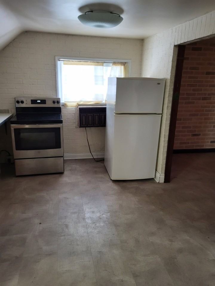 900 Bond St - Photo 3 of 10