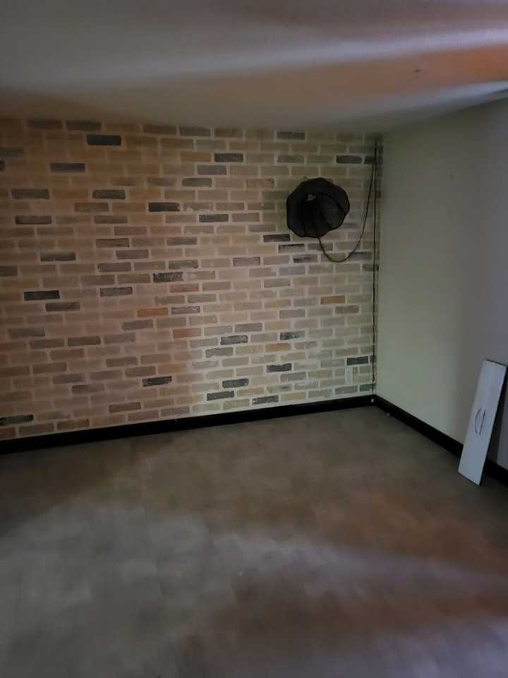 900 Bond St - Photo 4 of 10