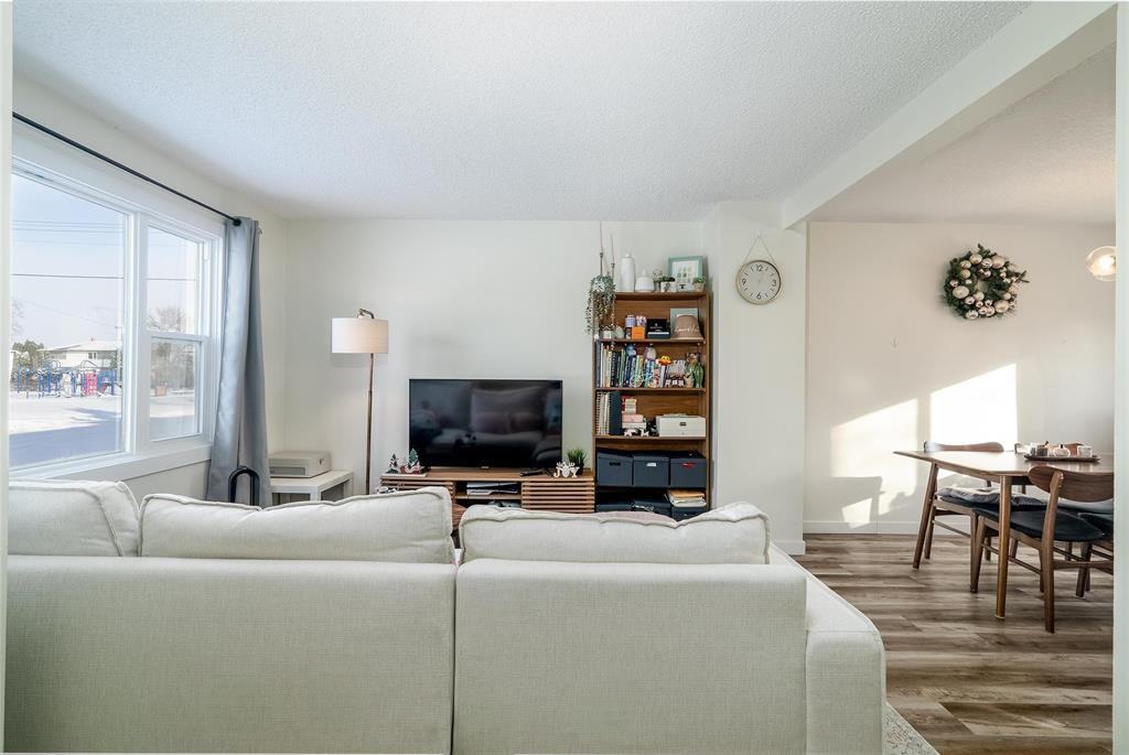 56 Beaumont Bay - Photo 5 of 25