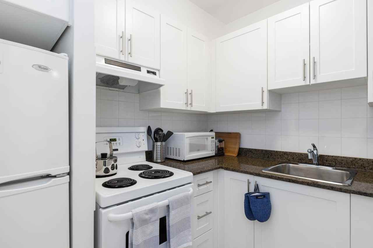 1033 Haro St - Photo 4 of 7