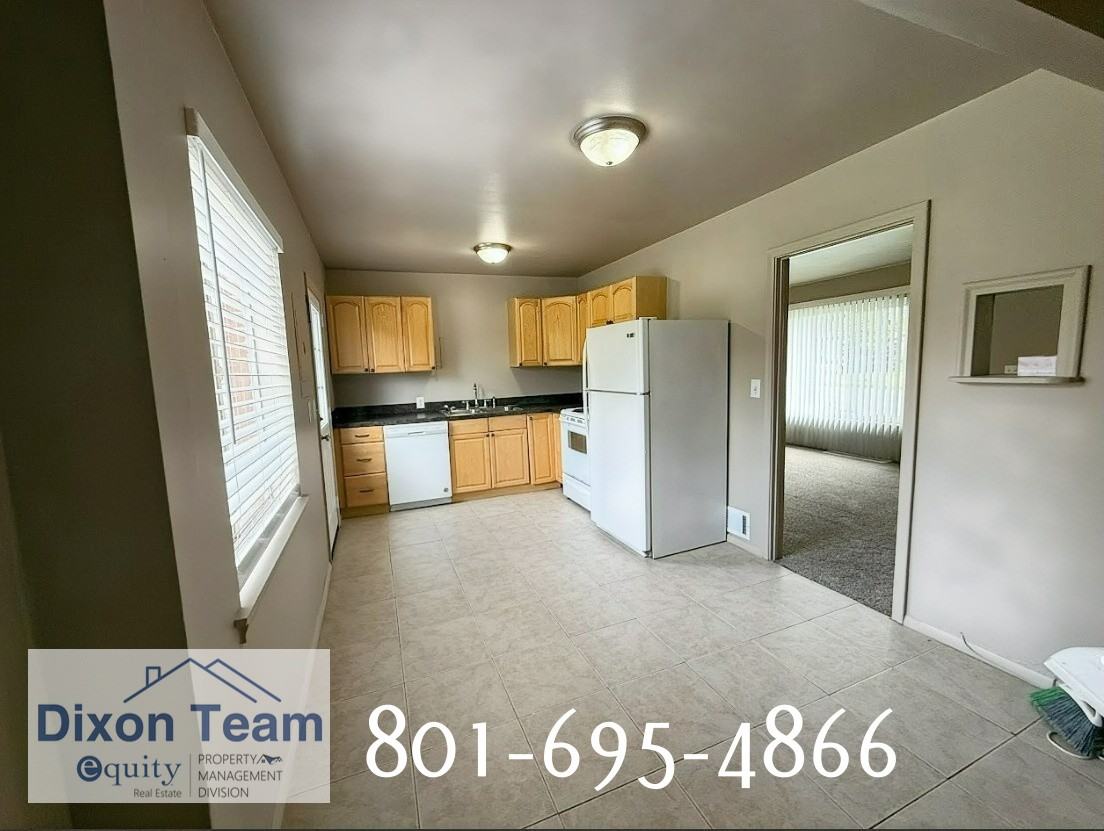 1022 Southwell St #1 - Photo 4 of 15