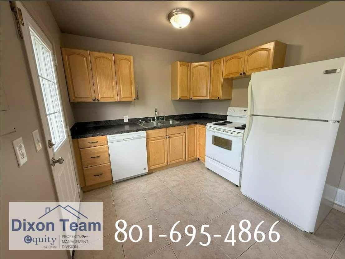 1022 Southwell St #1 - Photo 5 of 15