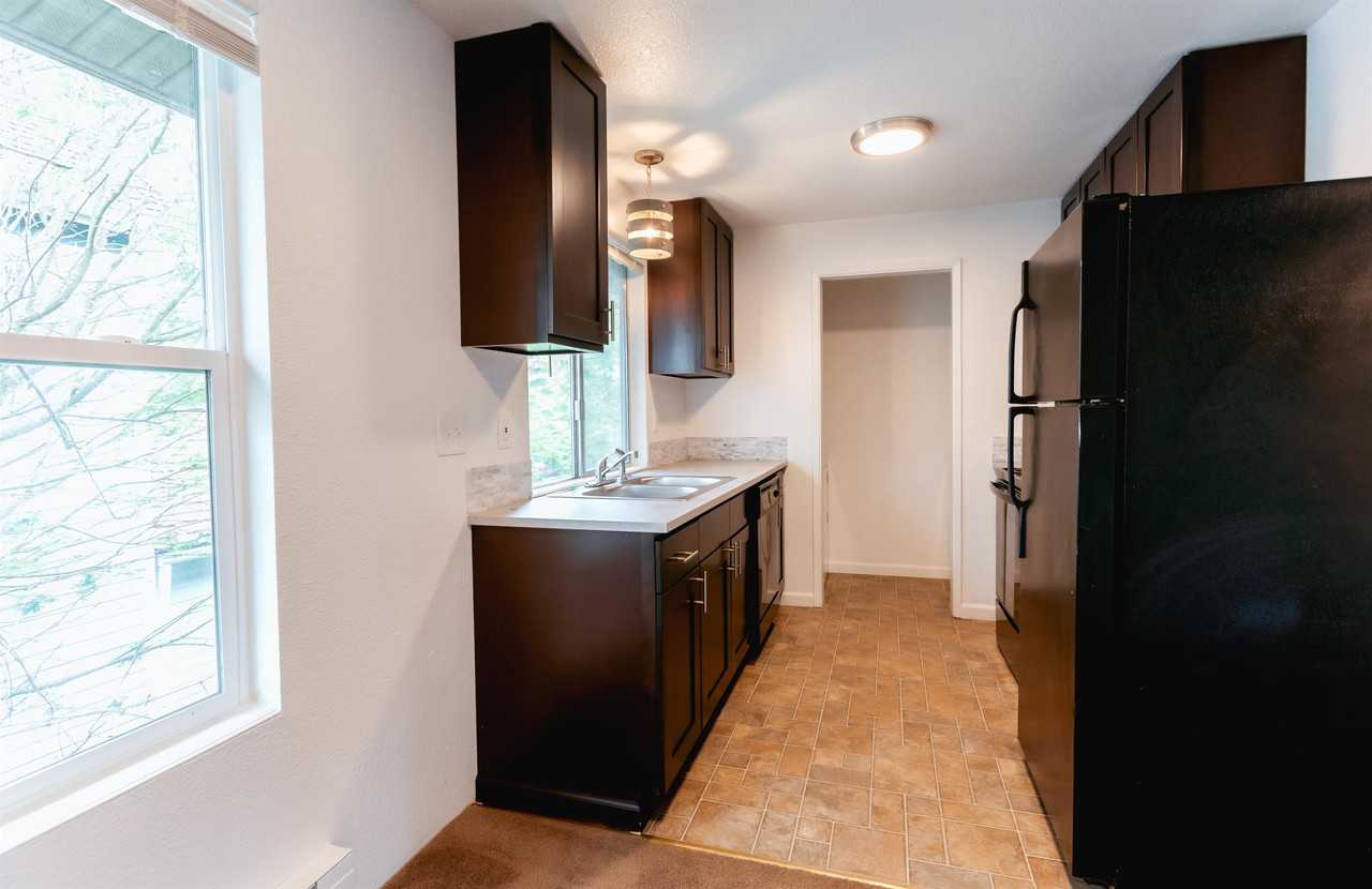 1506 S G St #3 - Photo 6 of 20