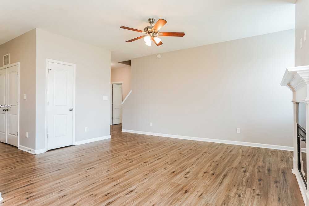 238 Grovemere Ln - Photo 5 of 17