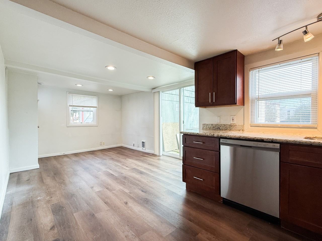 11806 Glendale Way S #B - Photo 3 of 12