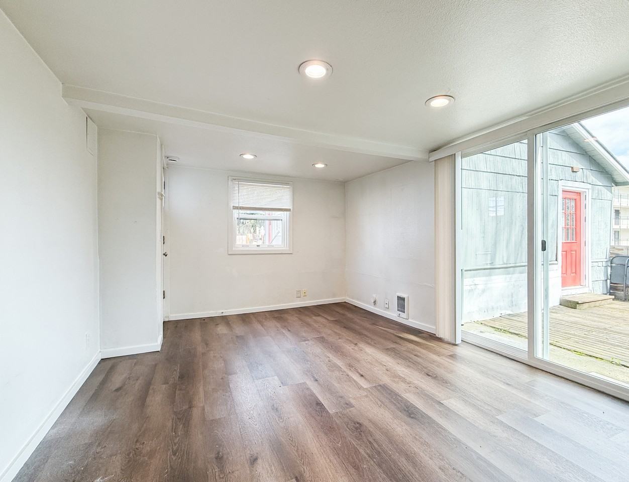 11806 Glendale Way S #B - Photo 4 of 12