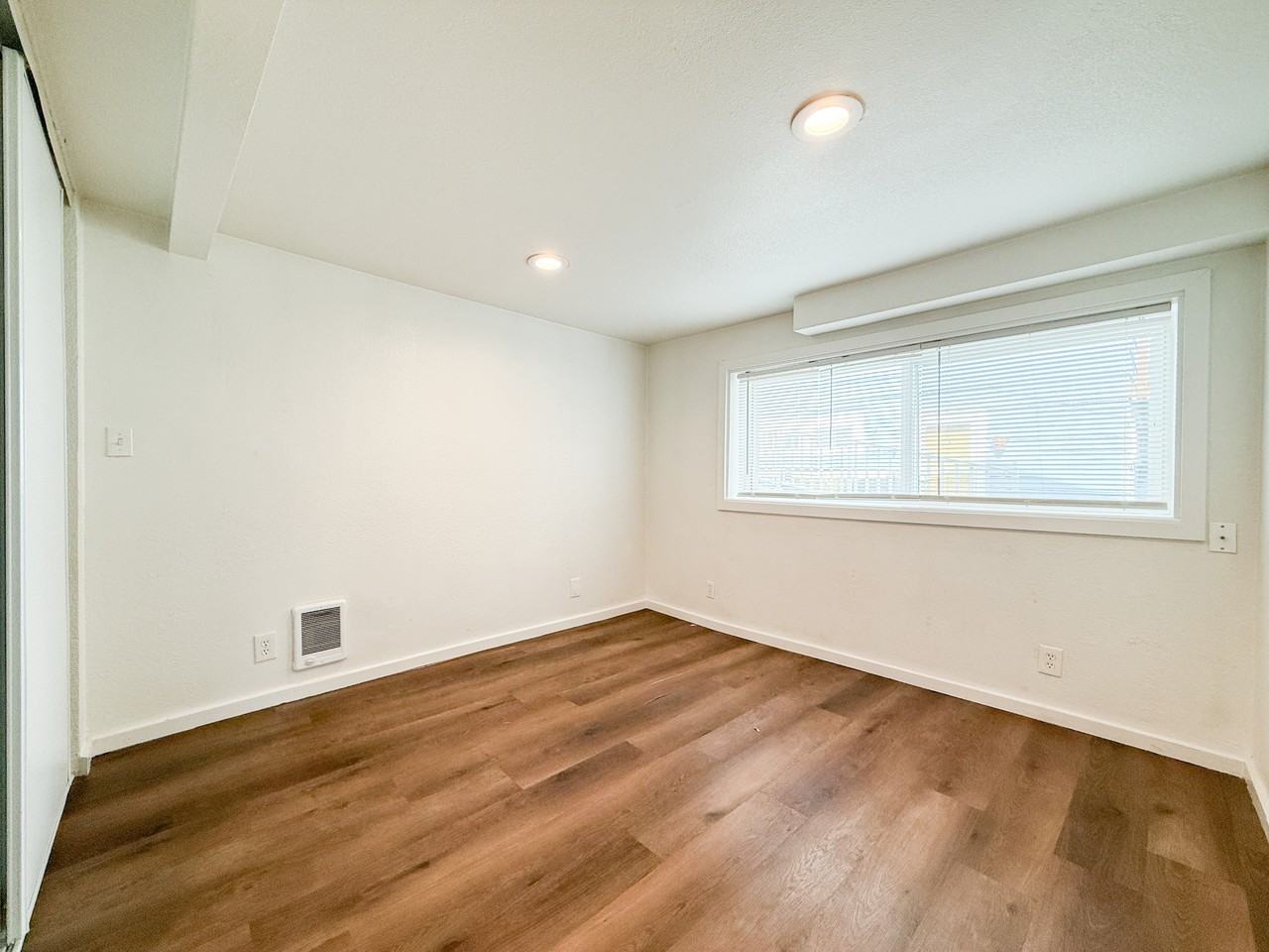 11806 Glendale Way S #B - Photo 6 of 12