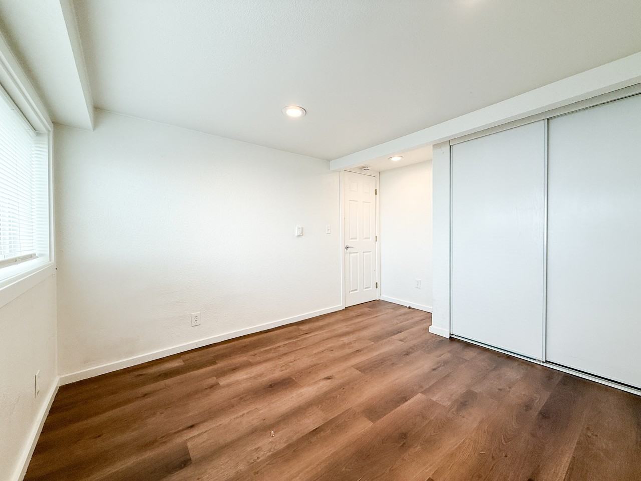 11806 Glendale Way S #B - Photo 7 of 12