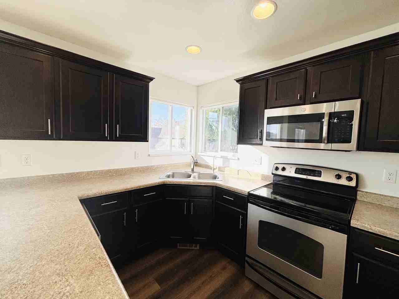 1094 S 1825 W #1 - Photo 4 of 40