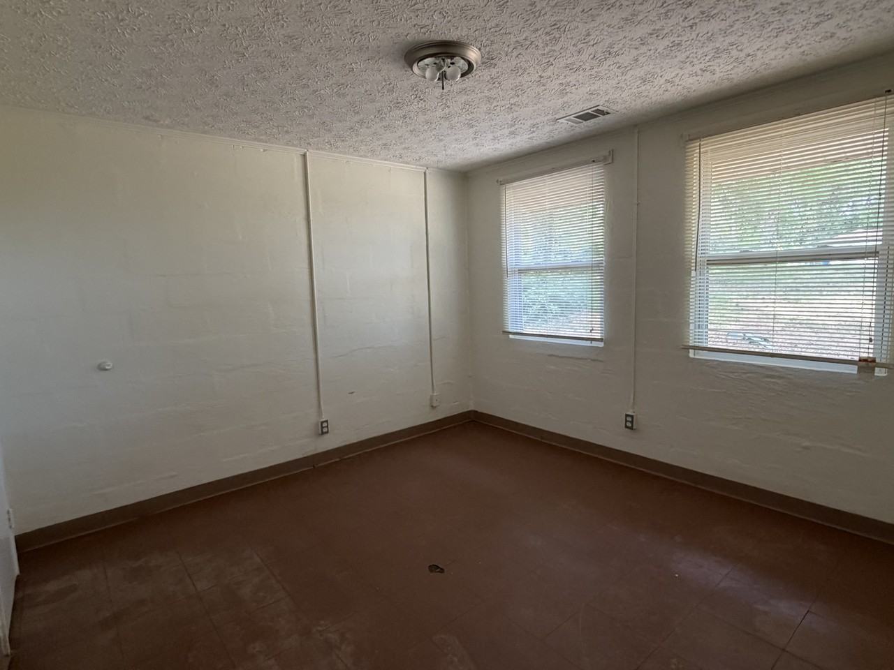 833 E Tinsley St #B - Photo 5 of 8