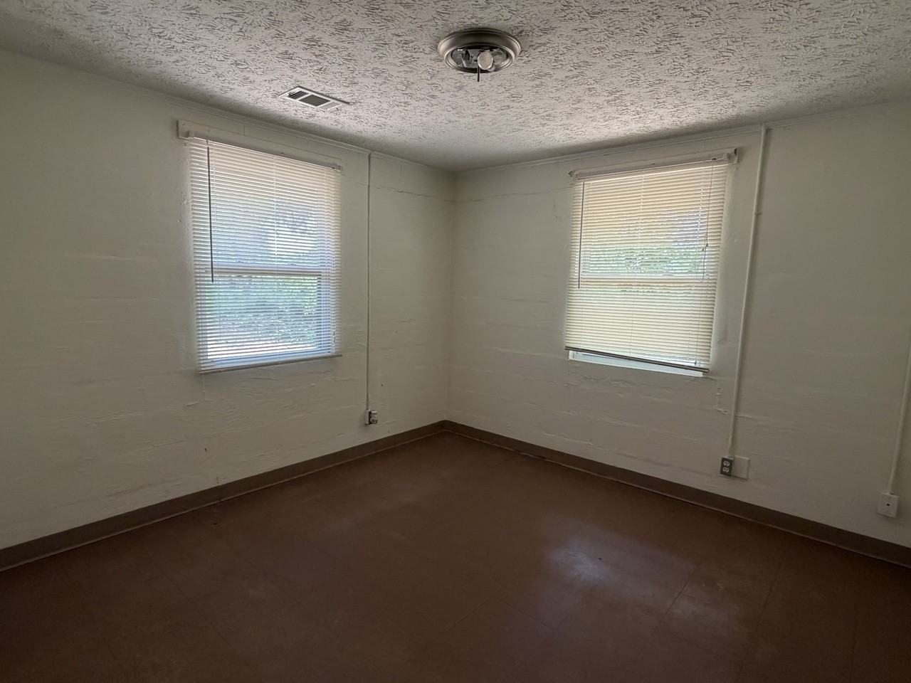 833 E Tinsley St #B - Photo 6 of 8