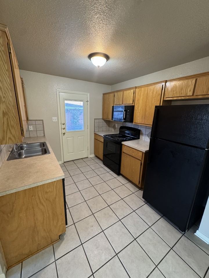 4806 Heather Ln #A - Photo 7 of 33