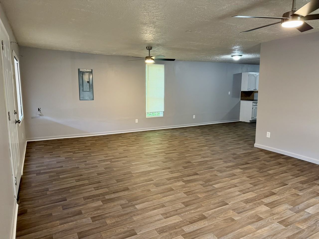 724 Searcy Ave #1 - Photo 3 of 12