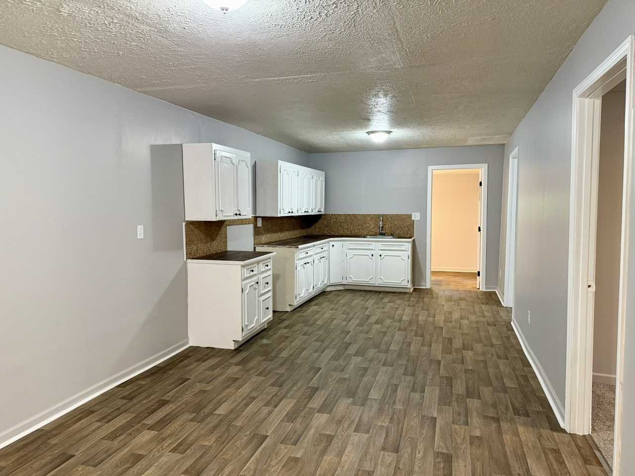 724 Searcy Ave #1 - Photo 4 of 12