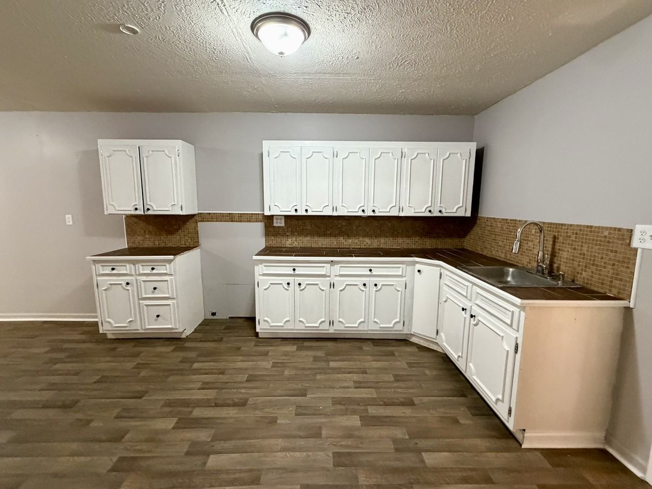 724 Searcy Ave #1 - Photo 5 of 12