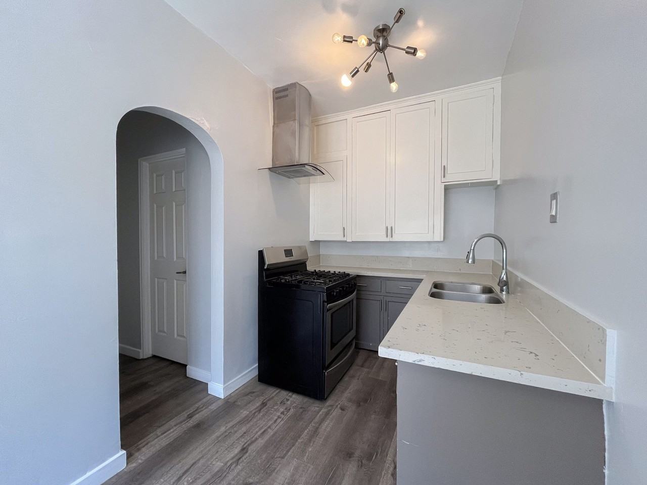 636 Chestnut Avenue - Photo 4 of 32
