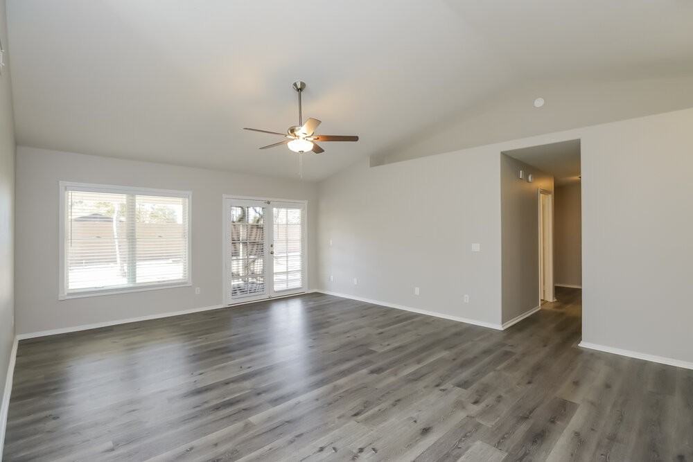 814 N Sailors Way - Photo 3 of 16