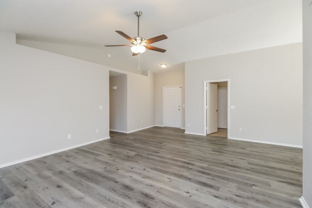 814 N Sailors Way - Photo 6 of 16