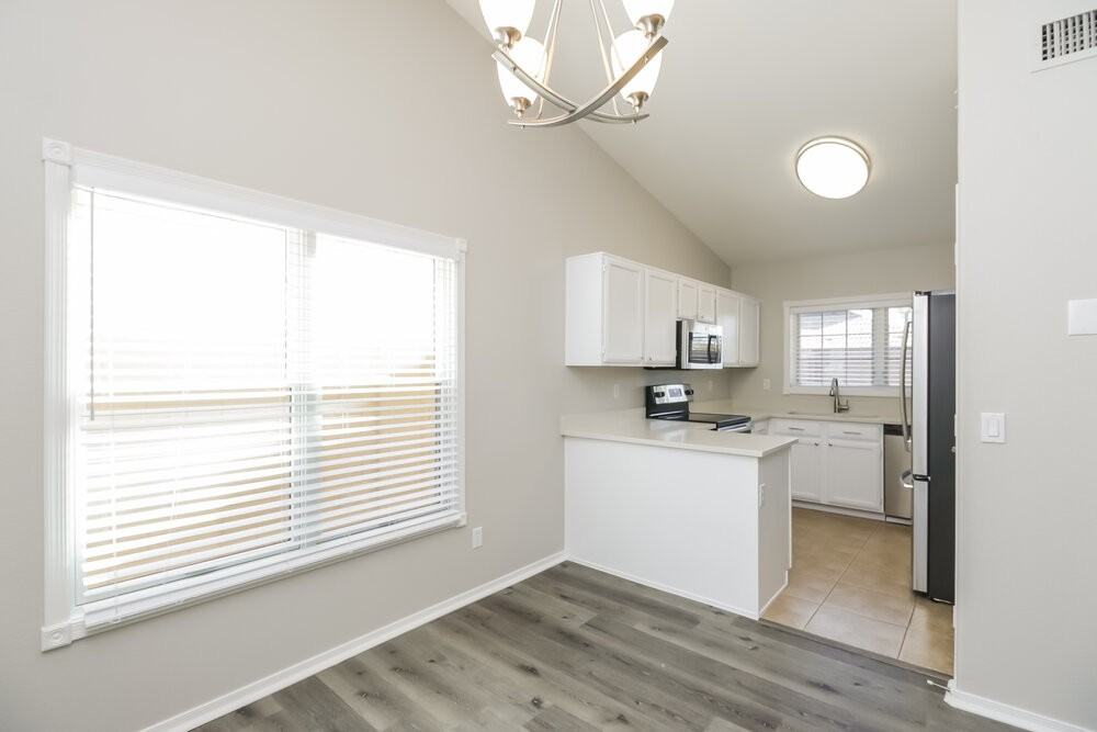 814 N Sailors Way - Photo 7 of 16