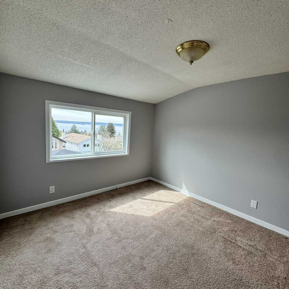 1158 Esquimalt Ave - Photo 3 of 20