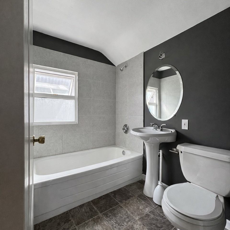 1158 Esquimalt Ave - Photo 2 of 20