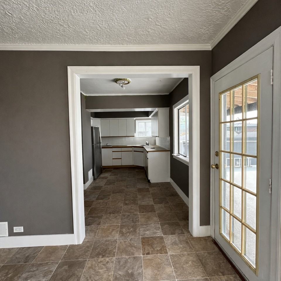 1158 Esquimalt Ave - Photo 7 of 20