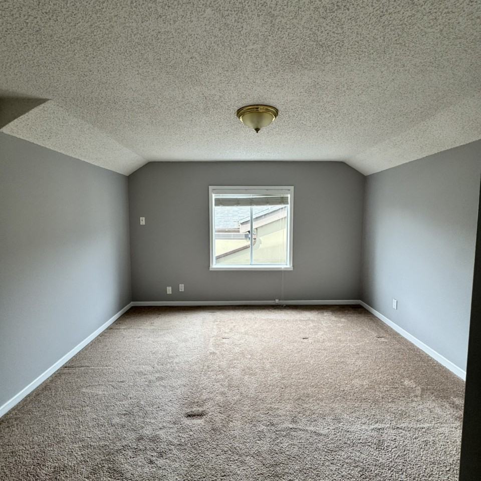 1158 Esquimalt Ave - Photo 4 of 20