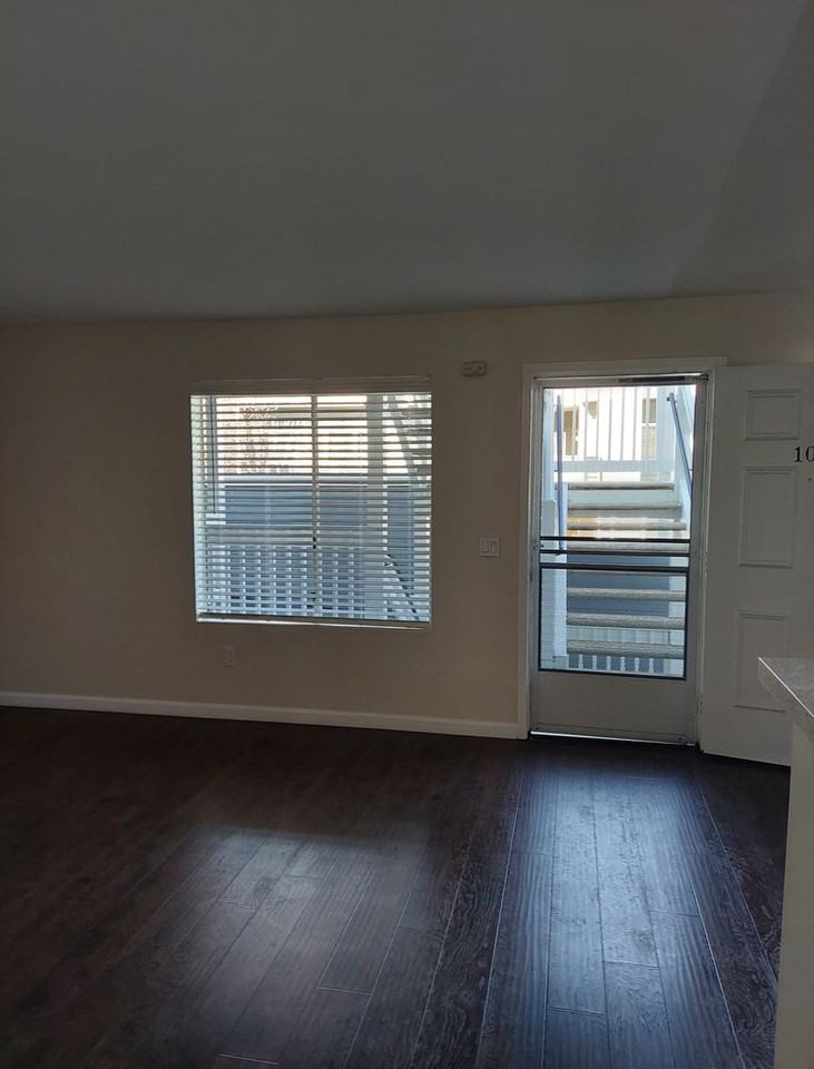 The Grand Terrace Apartments - Photo 7 of 11