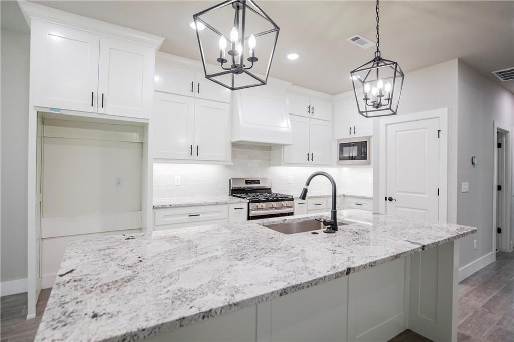 14 Kinloch Dr #1 - Photo 2 of 25