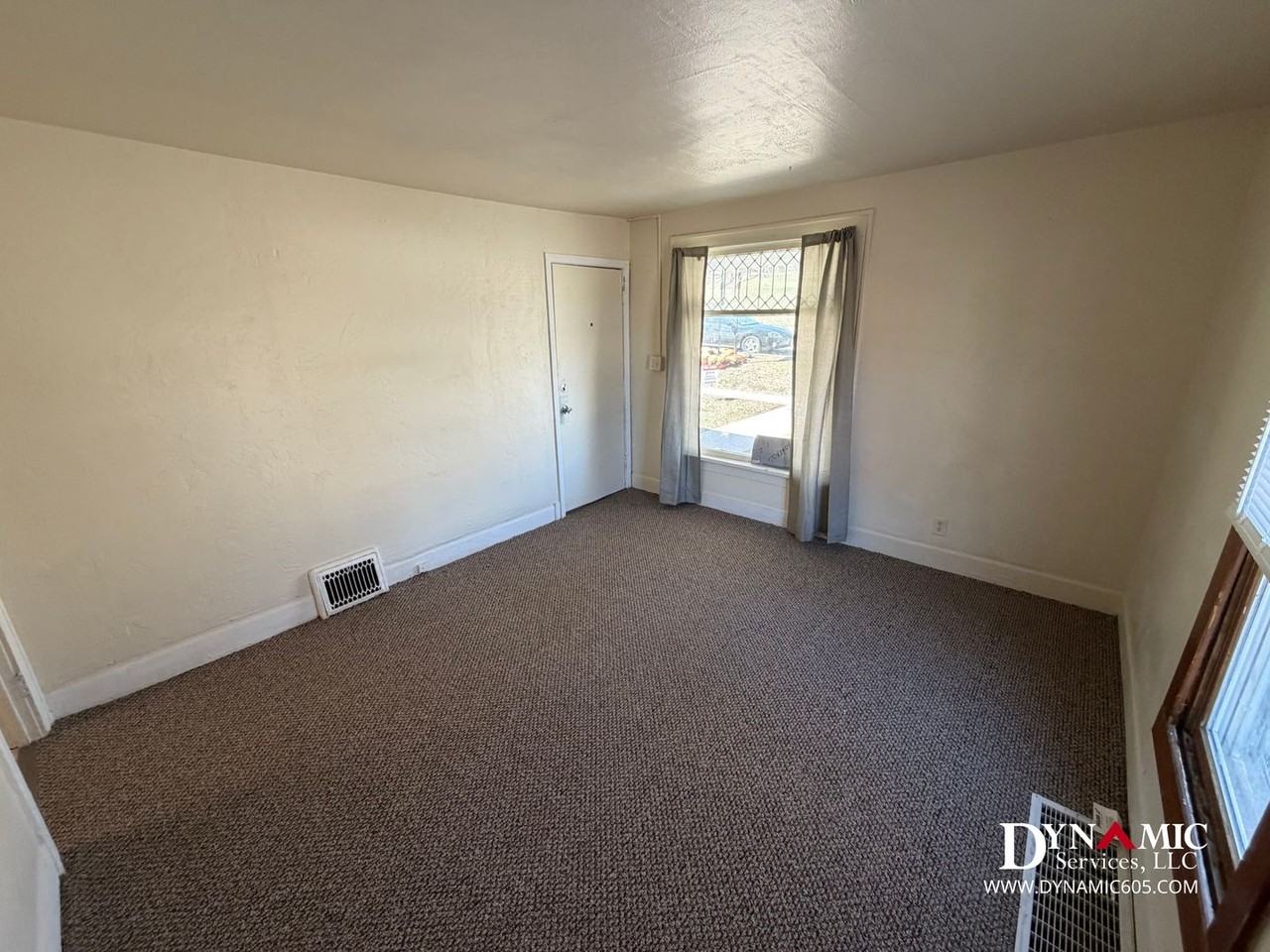 434 N Spring Ave | All Utilities Paid by Landlord - Photo 4 of 39